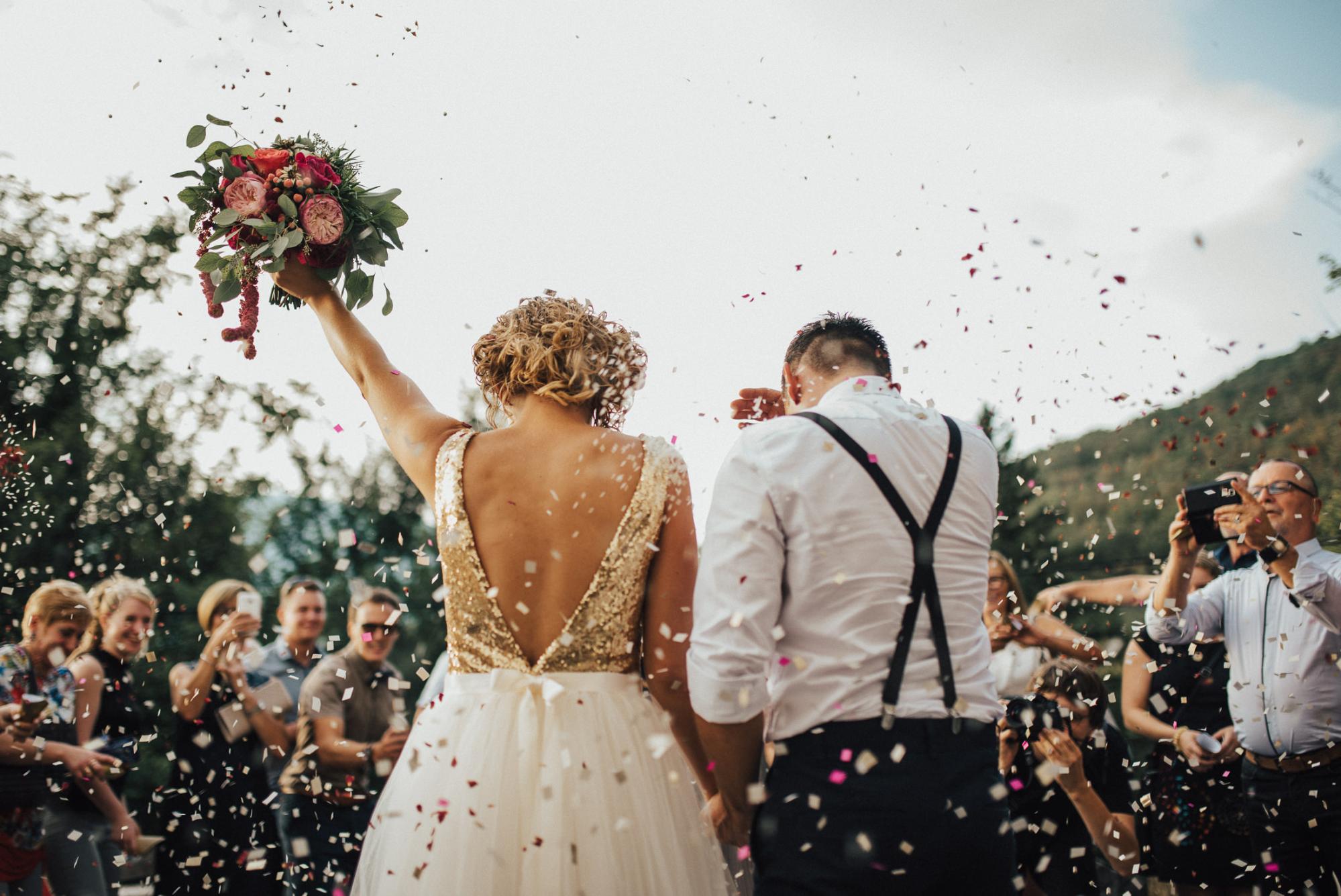 This wedding photo deserves on of the best wedding hashtags on instagram