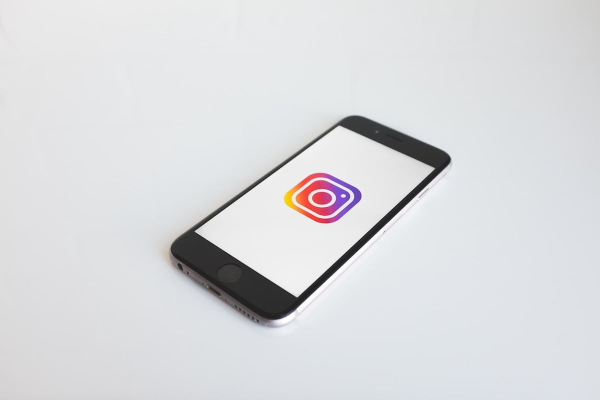 Social Network Elite Instagram Growth Service Reviews on Phone